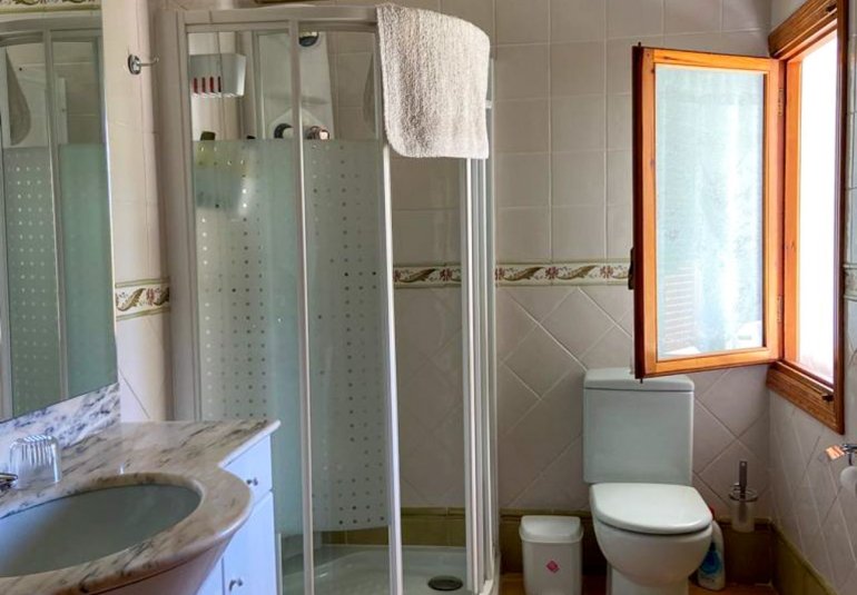 Resale - Villa -
Benidorm