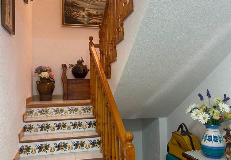 Resale - Villa -
Benidorm