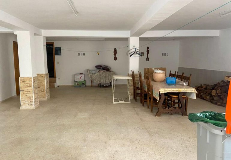 Resale - Villa -
Benidorm