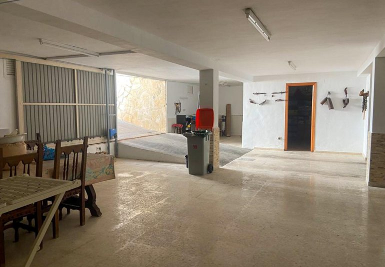 Resale - Villa -
Benidorm