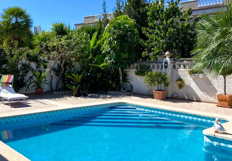 Resale - Villa -
Benidorm