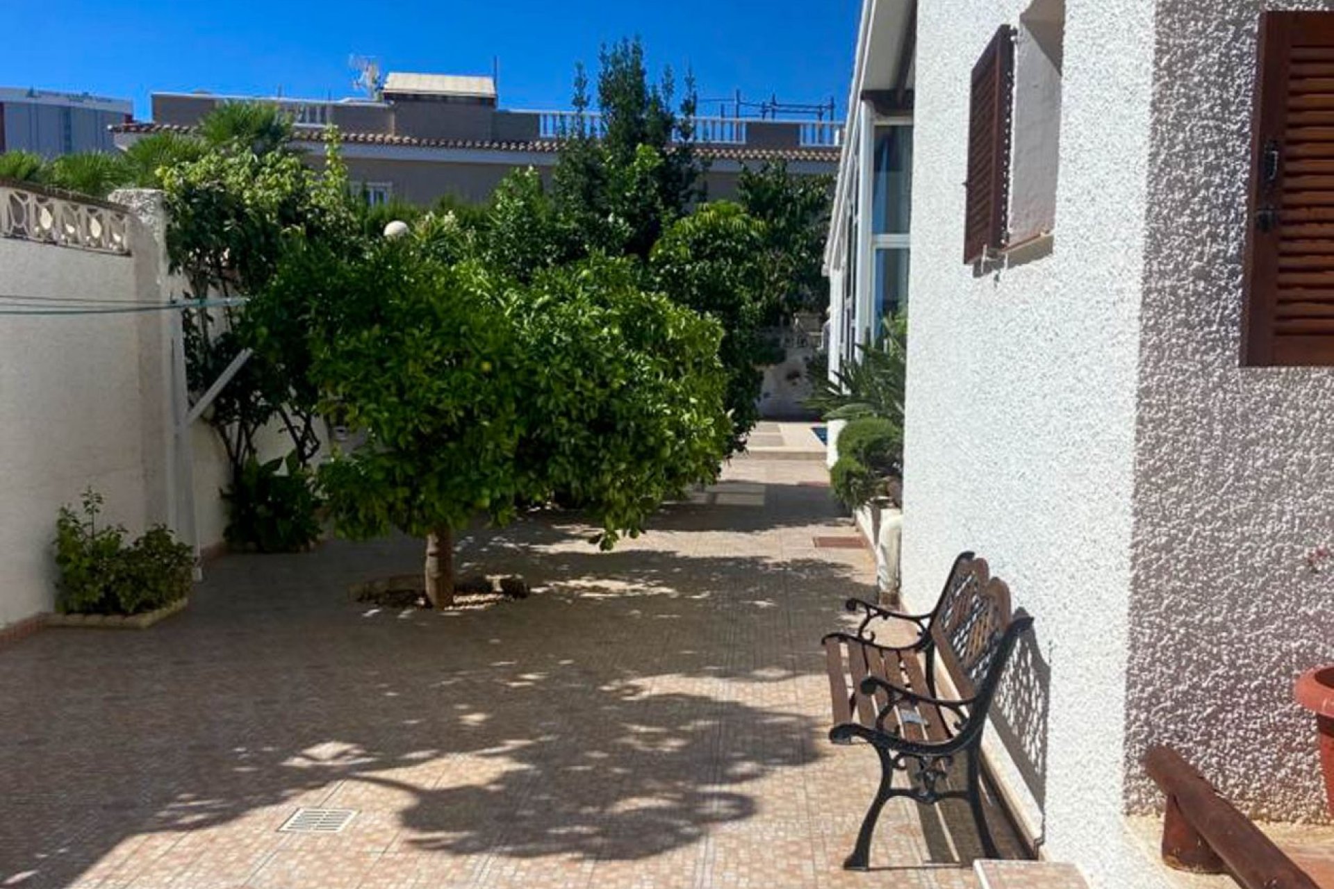 Resale - Villa -
Benidorm