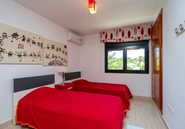 Resale - Villa -
Benissa - Cala Abogat
