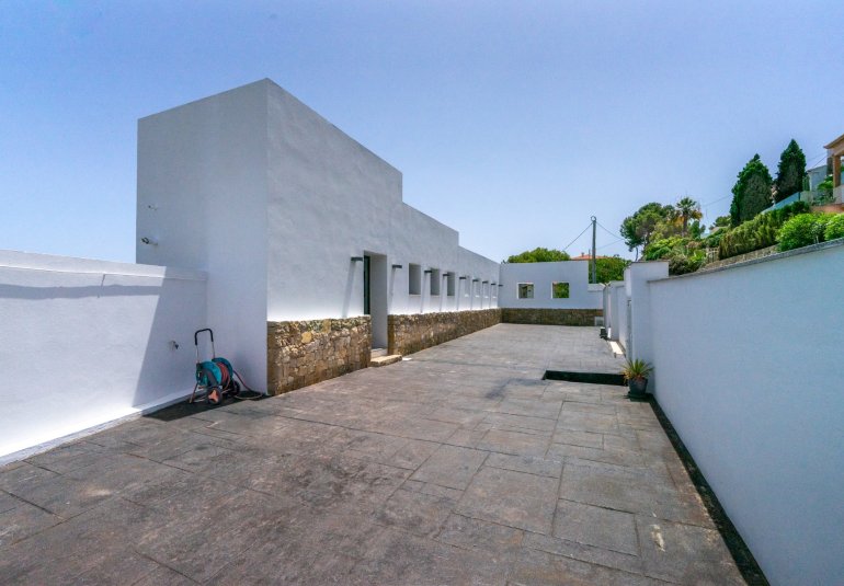 Resale - Villa -
Benissa - Cala Abogat