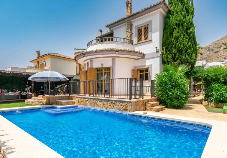 Resale - Villa -
Finestrat