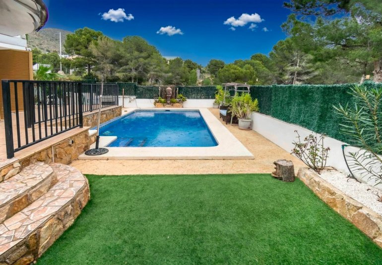 Resale - Villa -
Finestrat