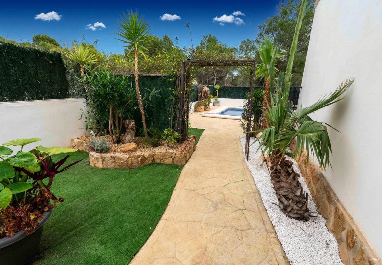 Resale - Villa -
Finestrat