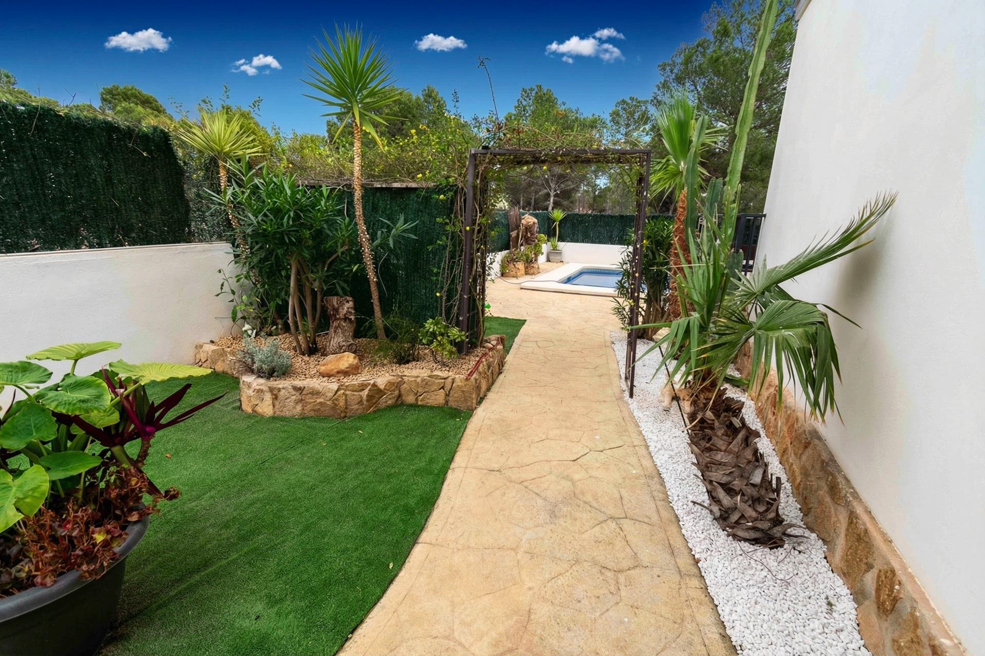 Resale - Villa -
Finestrat