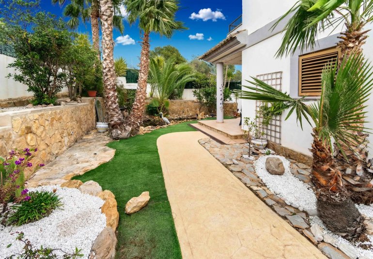 Resale - Villa -
Finestrat