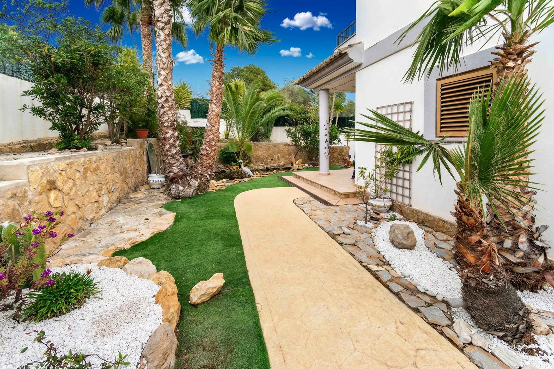 Resale - Villa -
Finestrat