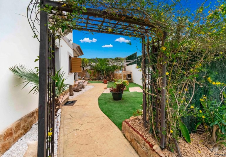 Resale - Villa -
Finestrat