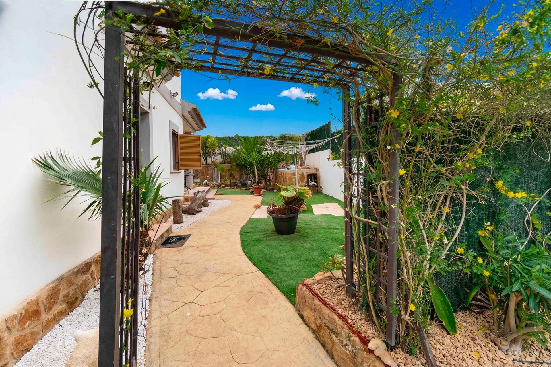 Resale - Villa -
Finestrat