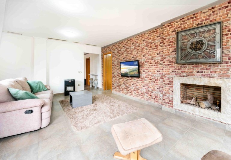 Resale - Villa -
Finestrat