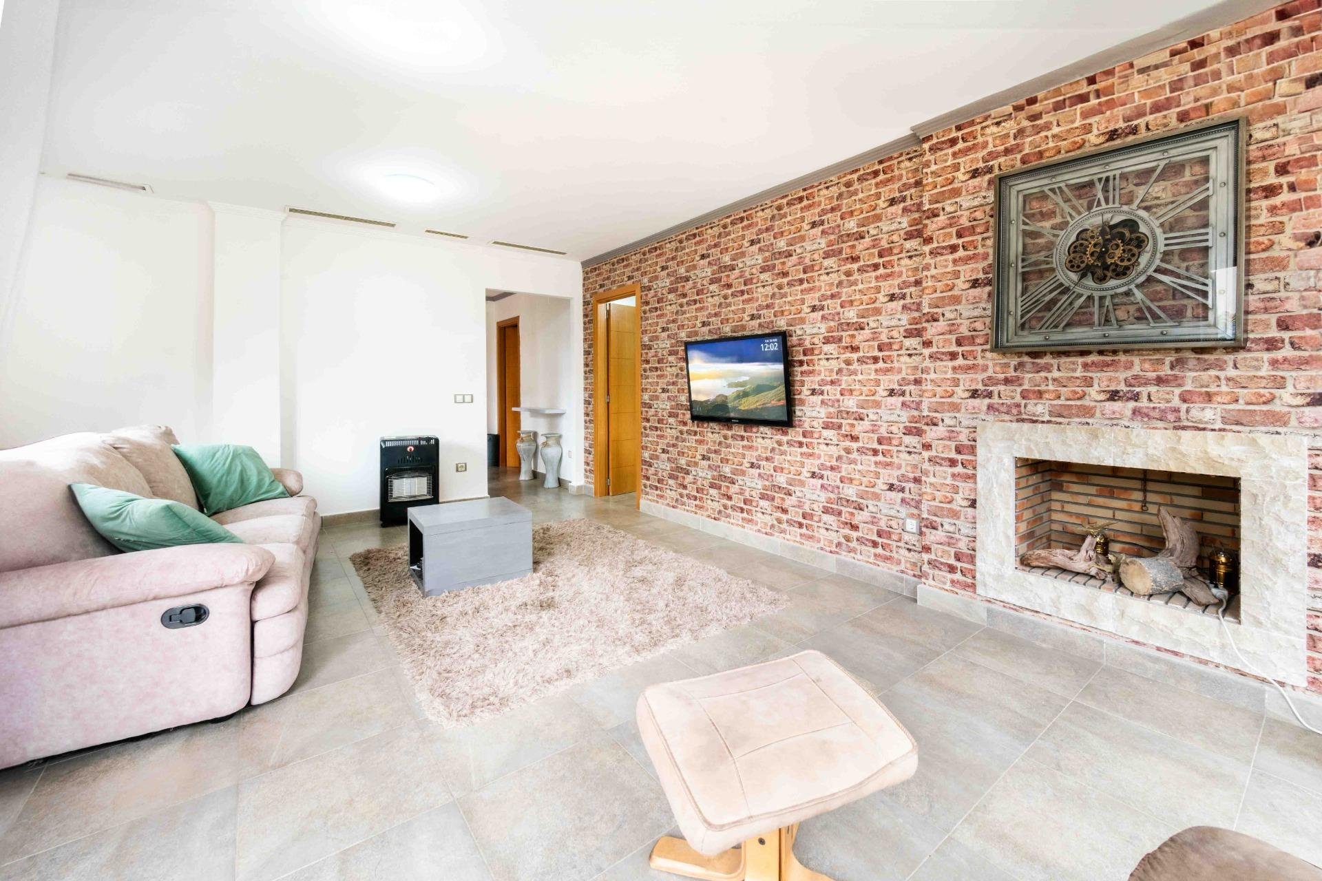 Resale - Villa -
Finestrat