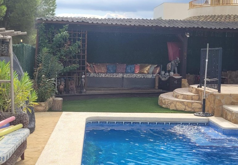 Resale - Villa -
Finestrat