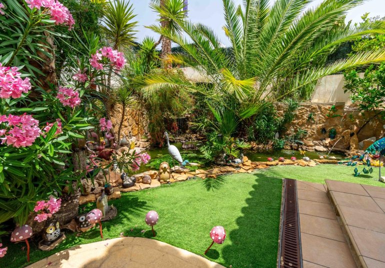 Resale - Villa -
Finestrat