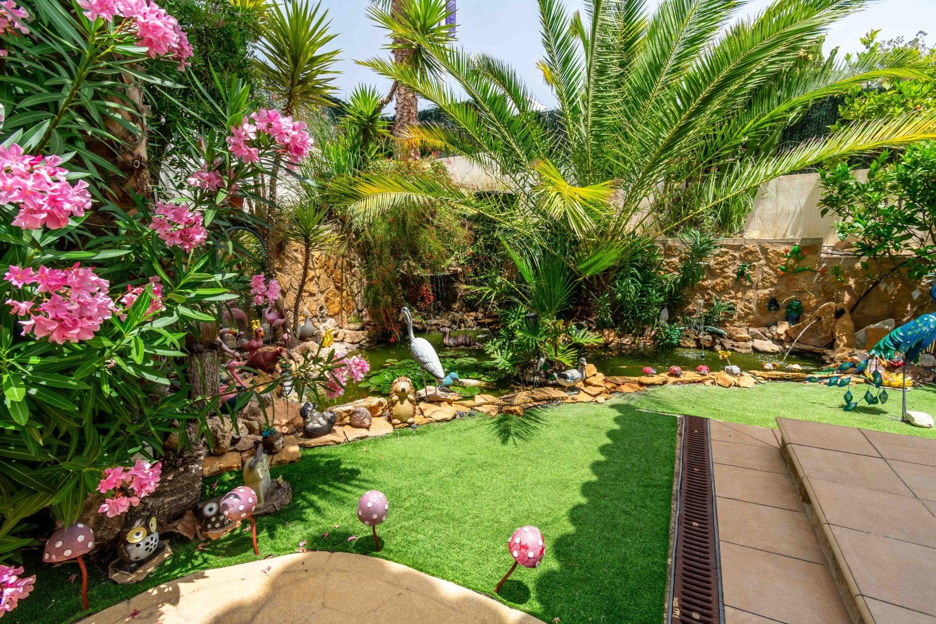 Resale - Villa -
Finestrat