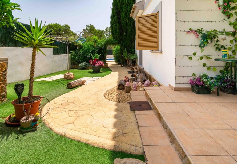 Resale - Villa -
Finestrat