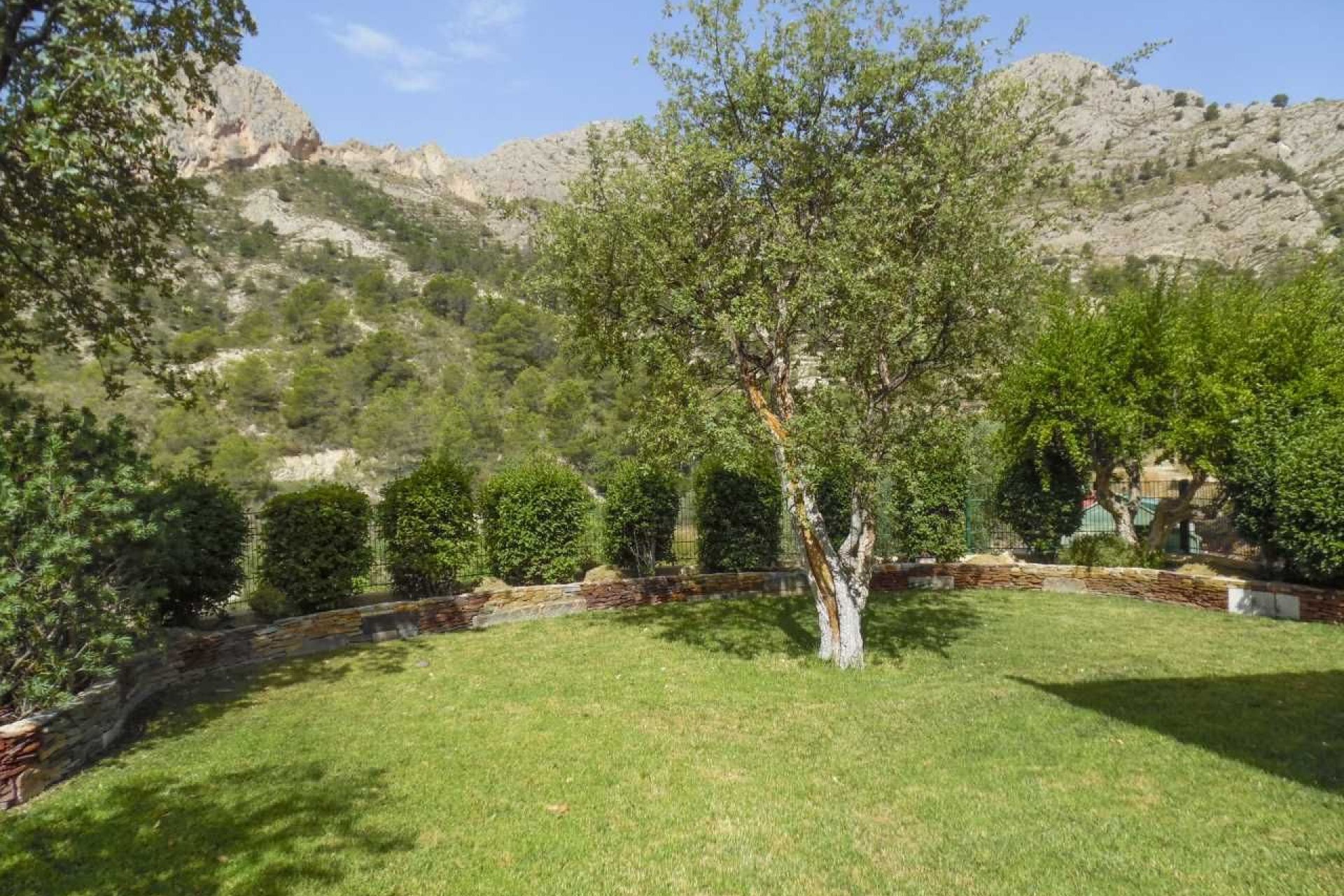 Resale - Villa -
Finestrat