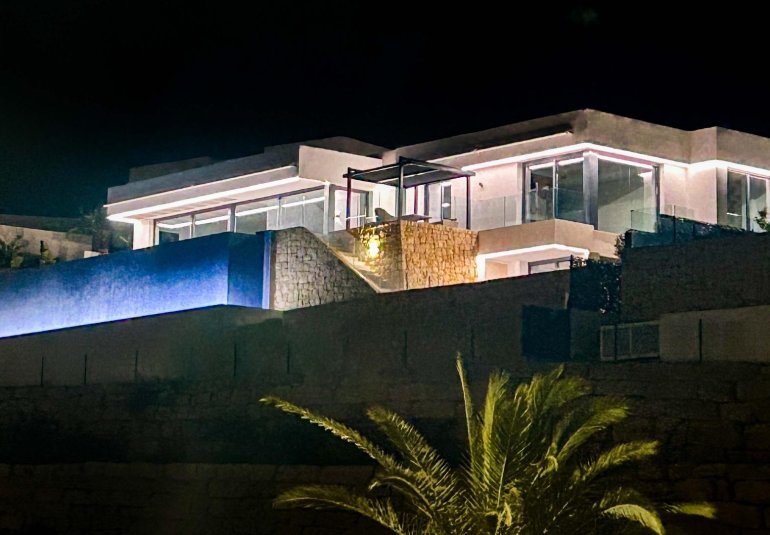 Resale - Villa -
Finestrat