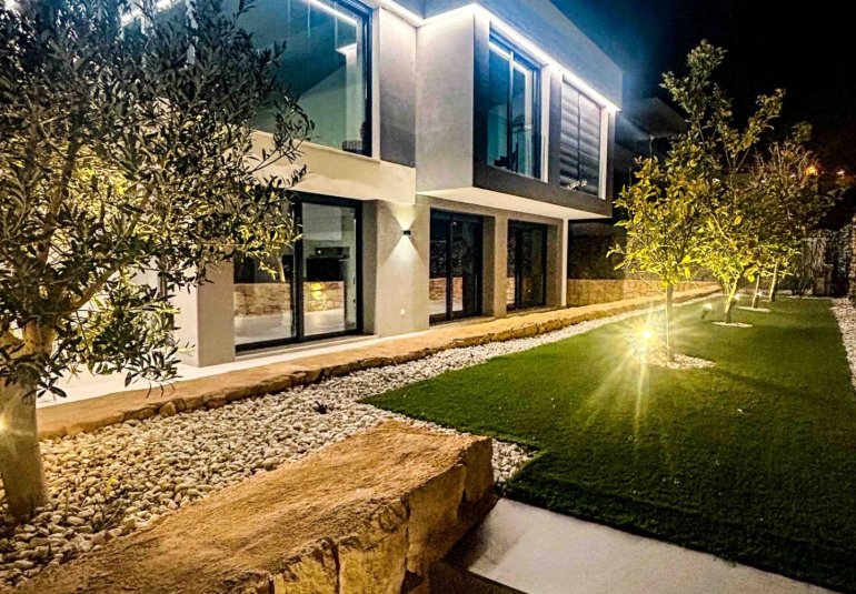 Resale - Villa -
Finestrat
