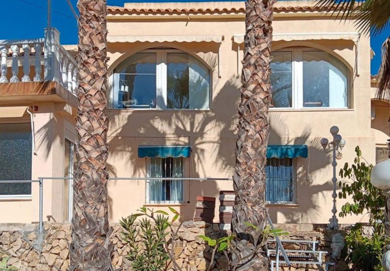 Resale - Villa -
La Nucía - La nucia