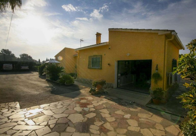 Resale - Villa -
La Nucía - La nucia