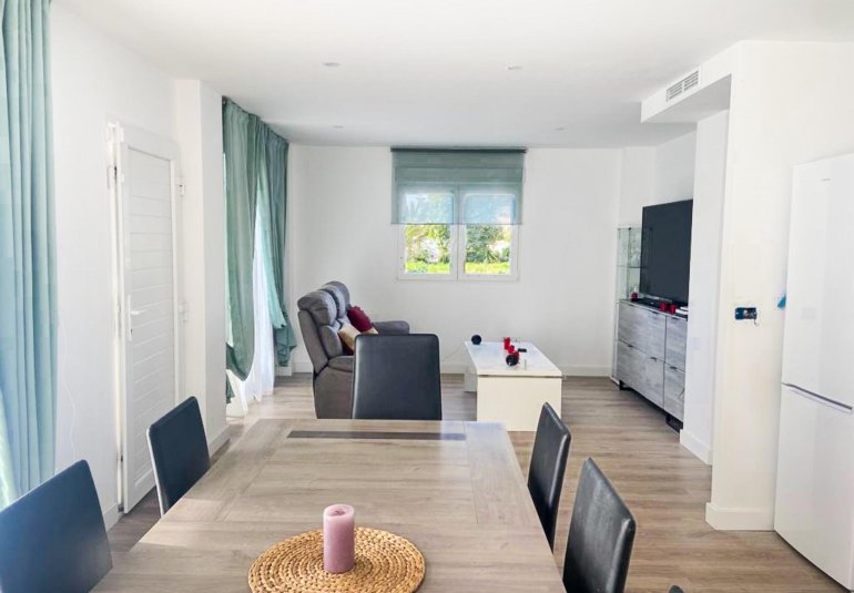 Resale - Villa -
La Nucía - La nucia