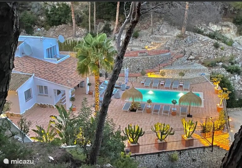 Resale - Villa -
Moraira - Benimeit