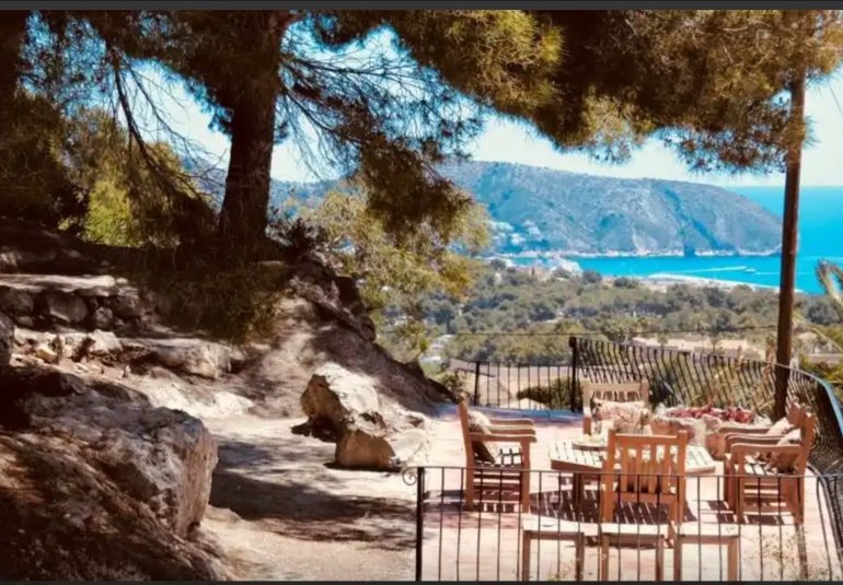 Resale - Villa -
Moraira - Benimeit