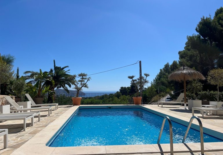 Resale - Villa -
Moraira - Benimeit