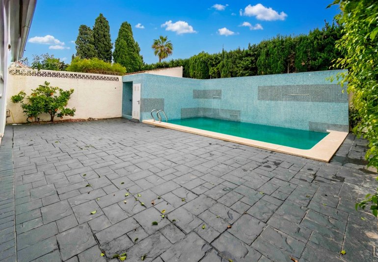 Resale - Villa / Semi semi-detached -
Alfaz del Pi - Albir