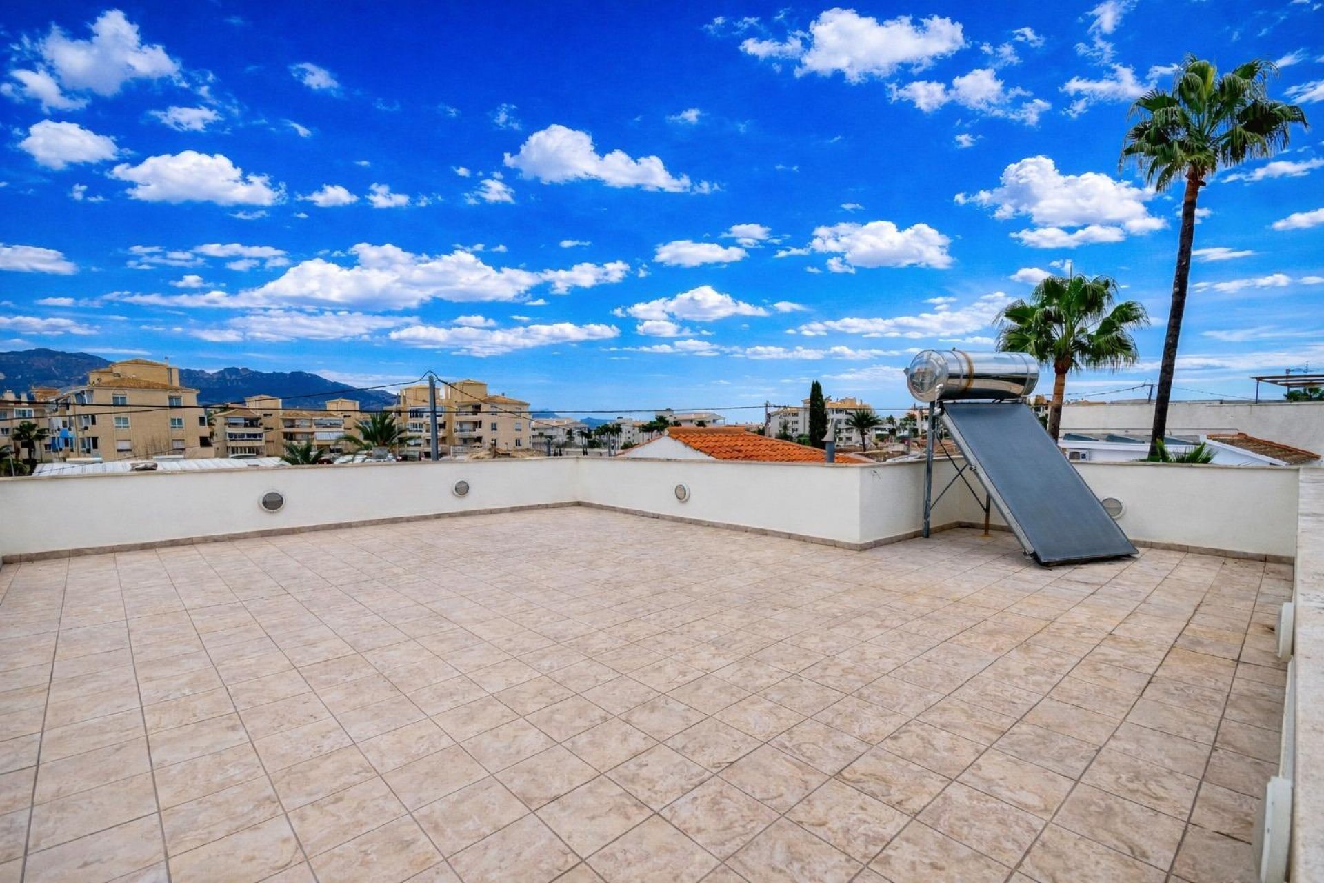 Resale - Villa / Semi semi-detached -
Alfaz del Pi - Albir
