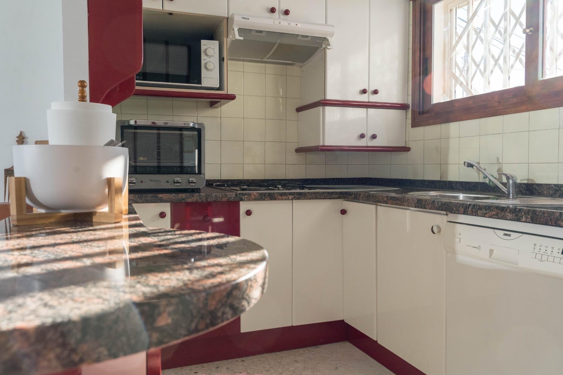 Resale - Villa / Semi semi-detached -
Alfaz del Pi - Albir