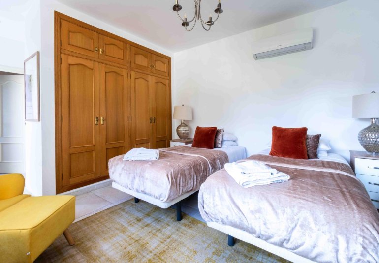 Resale - Villa / Semi semi-detached -
Alfaz del Pi - Albir