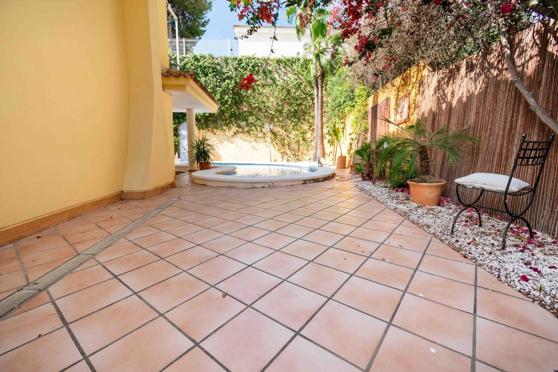 Resale - Villa / Semi semi-detached -
Alfaz del Pi - Albir