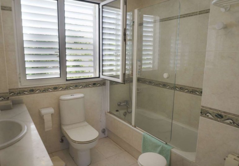 Resale - Villa -
Villajoyosa