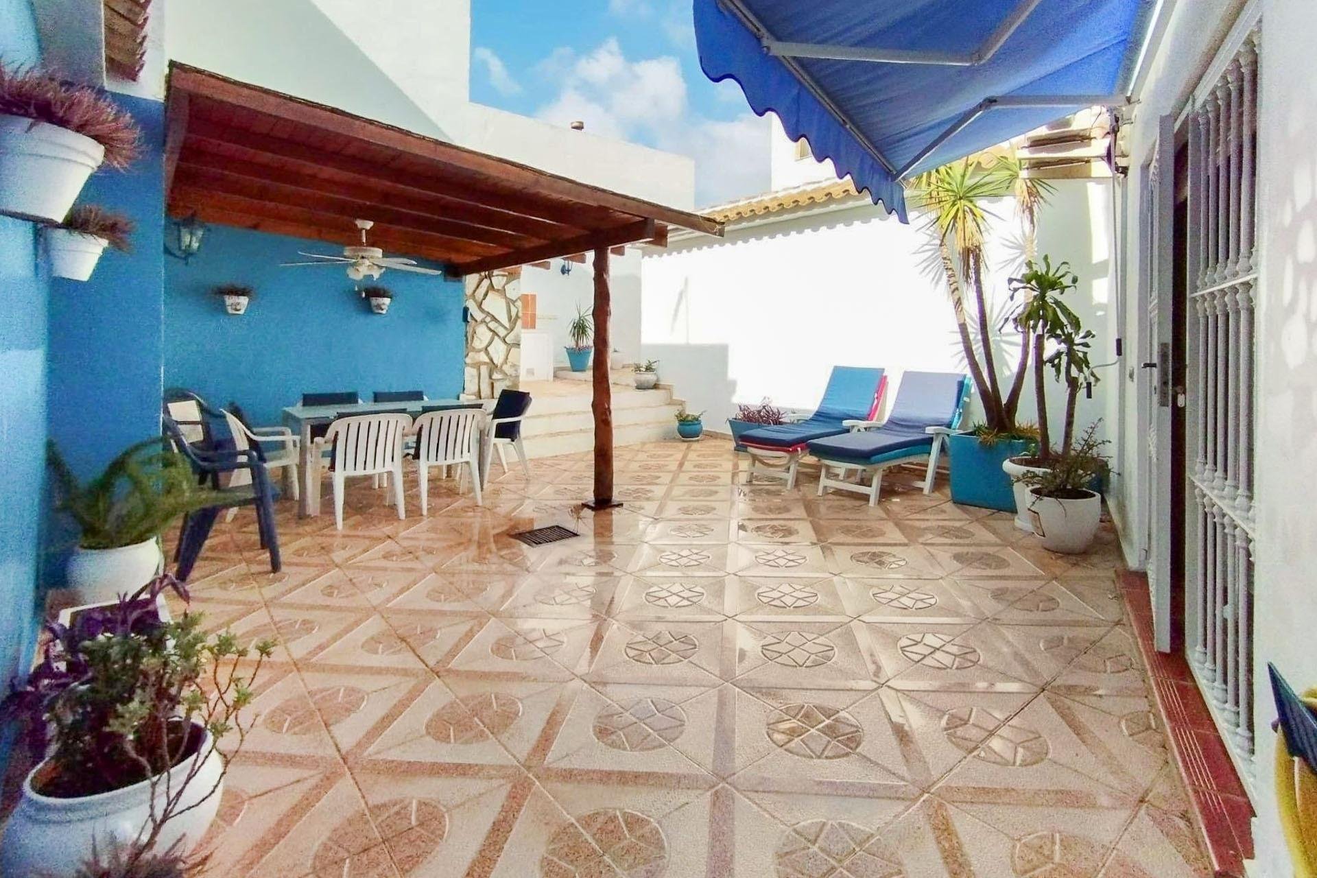 Resale - Village house -
Alfaz del Pi