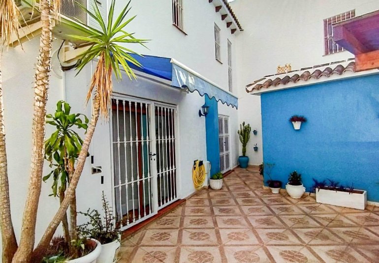 Resale - Village house -
Alfaz del Pi