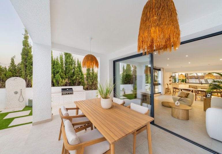 Reventa - Villa -
Altea - Urbanizaciones