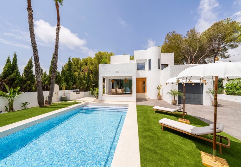 Reventa - Villa -
Altea - Urbanizaciones