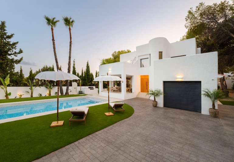 Reventa - Villa -
Altea - Urbanizaciones