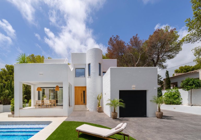 Reventa - Villa -
Altea - Urbanizaciones