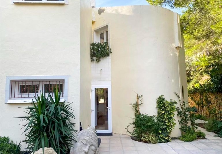 Reventa - Villa -
Altea