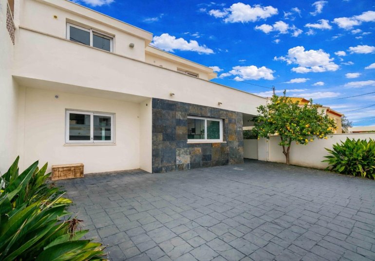 Reventa - Villa / Semi pareado -
Alfaz del Pi - Albir