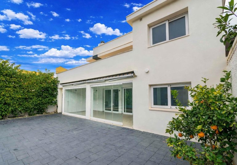 Reventa - Villa / Semi pareado -
Alfaz del Pi - Albir