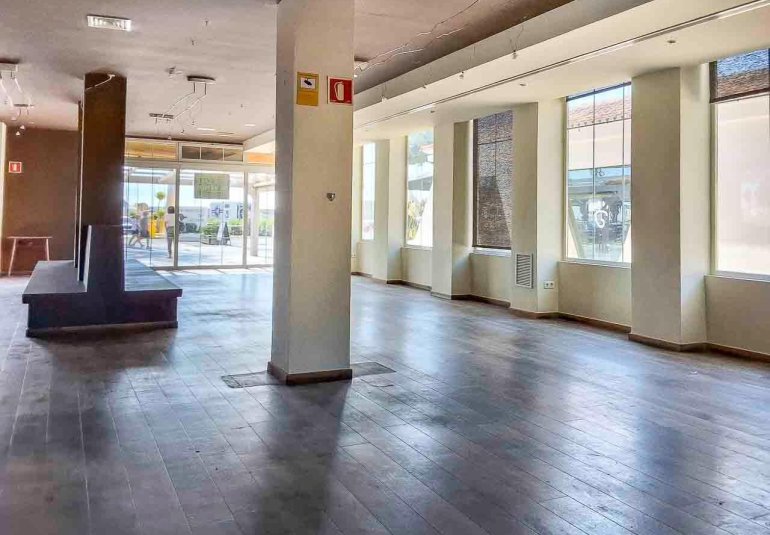 Revente - Commercial -
Altea