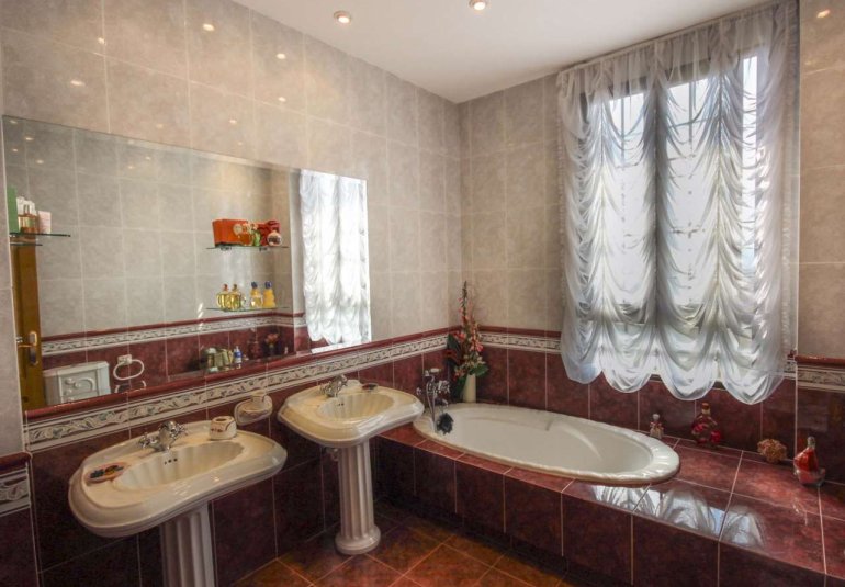 Revente - Villa -
Benidorm