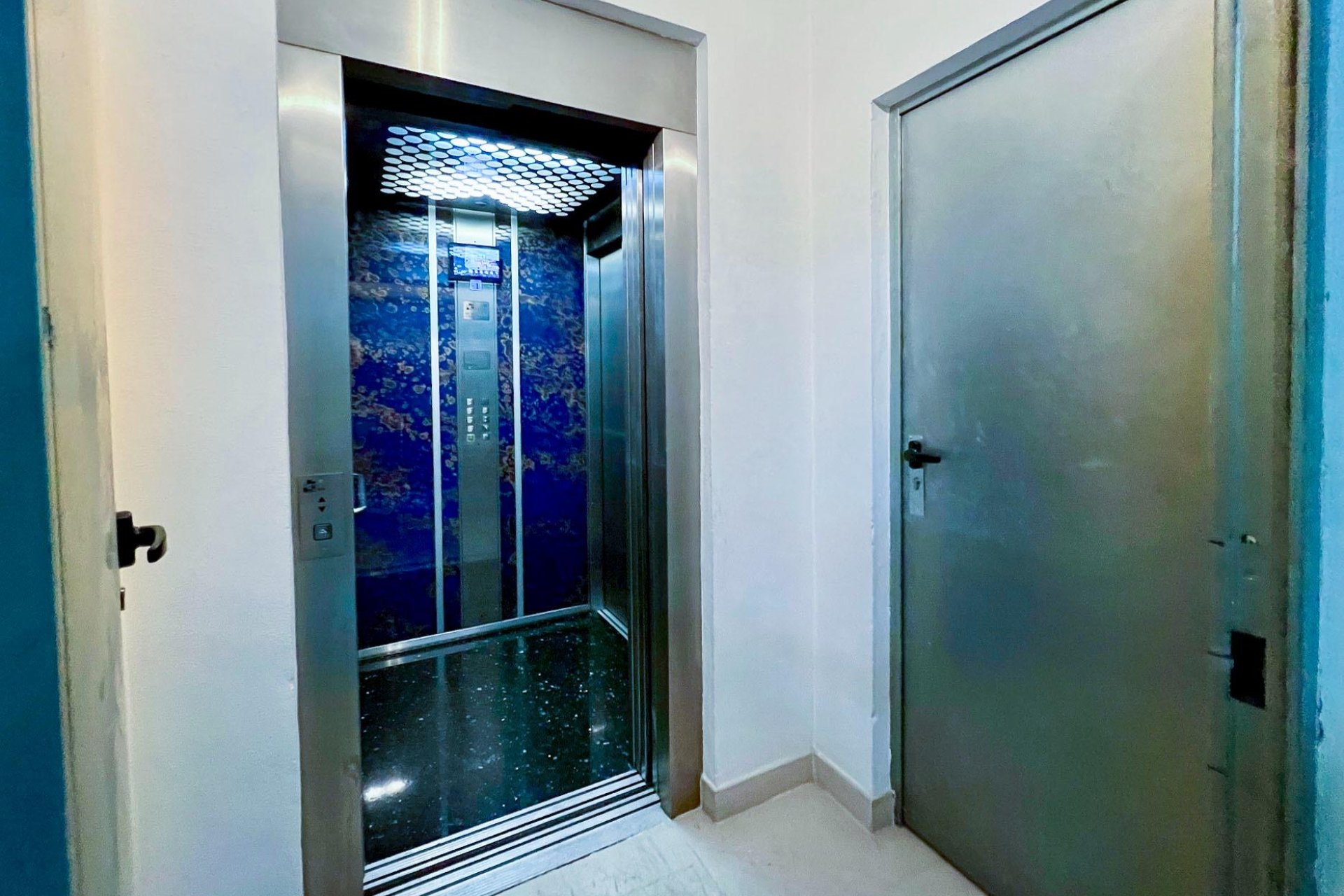 Wiederverkauf - Kommerziell -
Alfaz del Pi