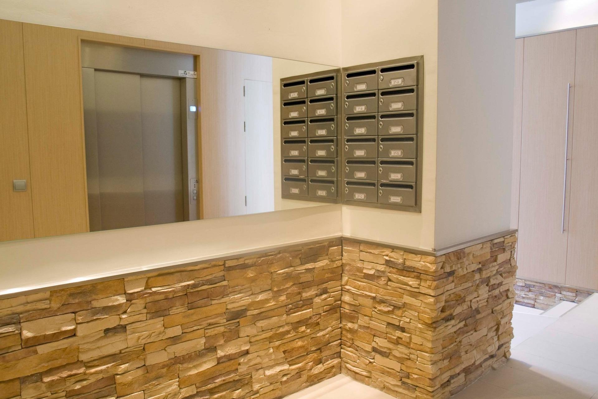 Wiederverkauf - Kommerziell -
Alfaz del Pi